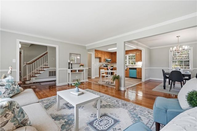 218 Crittenden LN, Newport News, VA 23606