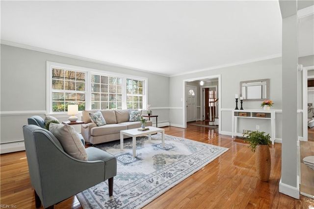 218 Crittenden LN, Newport News, VA 23606