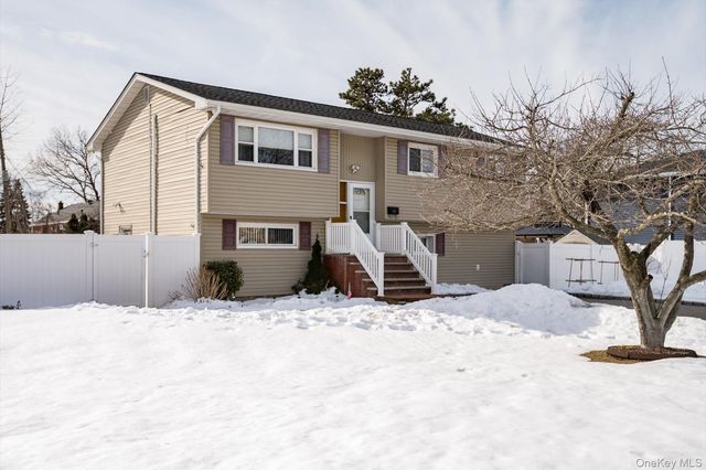 231 3rd Street, Lindenhurst, NY 11757