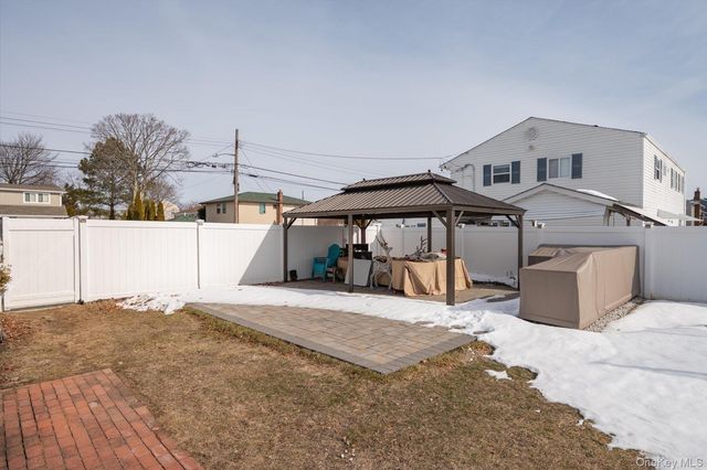 231 3rd Street, Lindenhurst, NY 11757