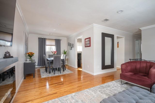 231 3rd Street, Lindenhurst, NY 11757