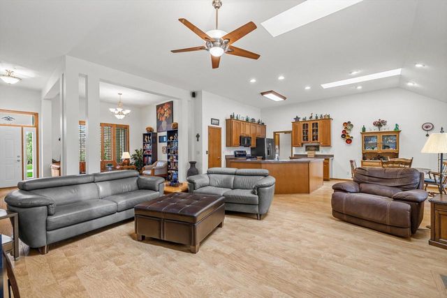 12629 Blue Stem TRAIL, Caledonia, WI 53108