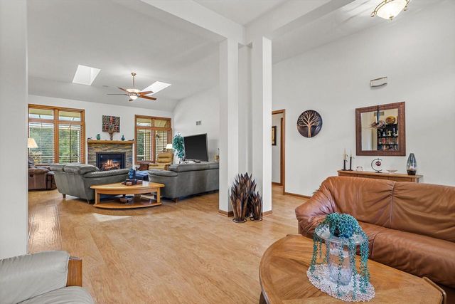 12629 Blue Stem TRAIL, Caledonia, WI 53108