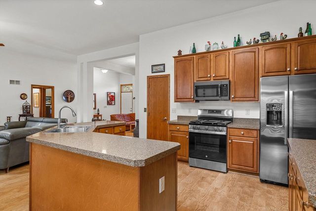 12629 Blue Stem TRAIL, Caledonia, WI 53108