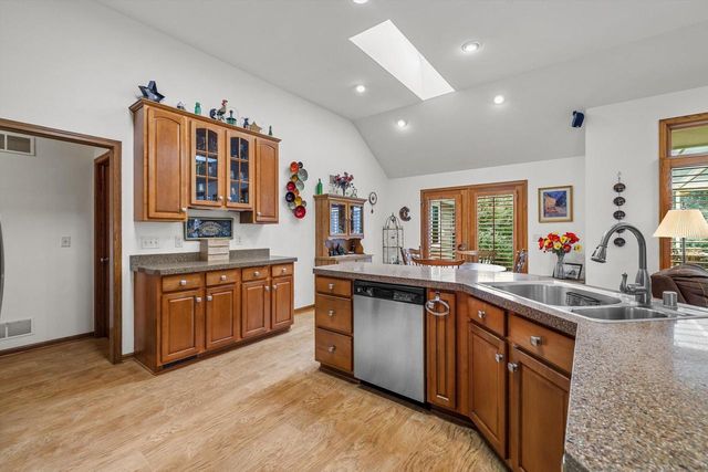 12629 Blue Stem TRAIL, Caledonia, WI 53108