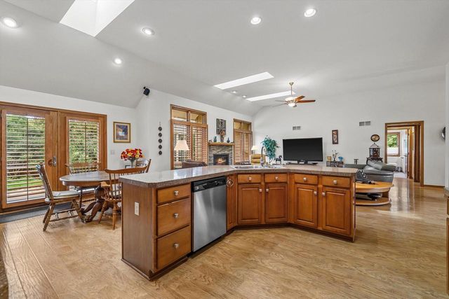 12629 Blue Stem TRAIL, Caledonia, WI 53108