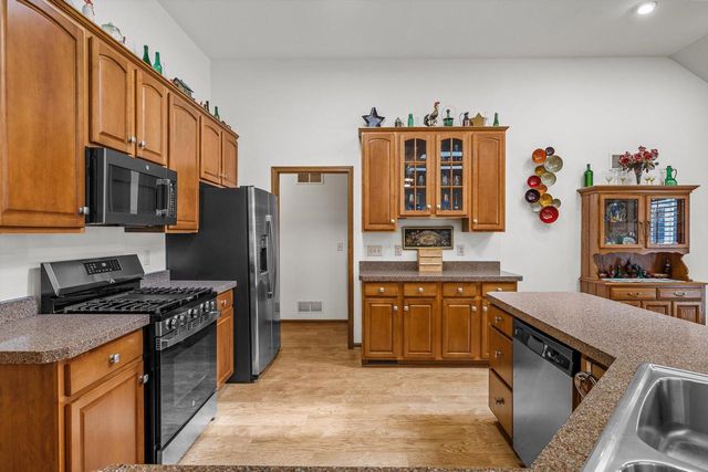 12629 Blue Stem TRAIL, Caledonia, WI 53108