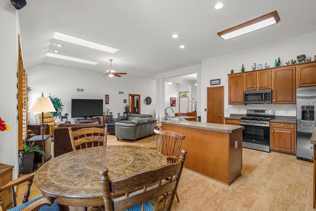 12629 Blue Stem TRAIL, Caledonia, WI 53108