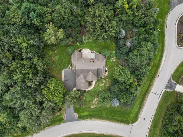 12629 Blue Stem TRAIL, Caledonia, WI 53108