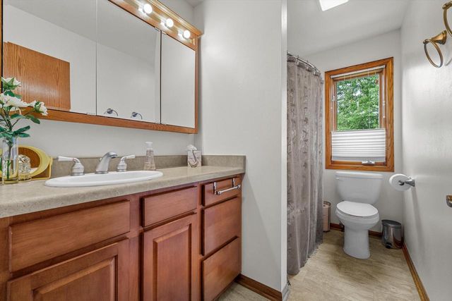 12629 Blue Stem TRAIL, Caledonia, WI 53108