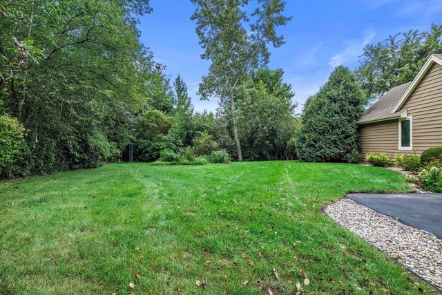 12629 Blue Stem TRAIL, Caledonia, WI 53108