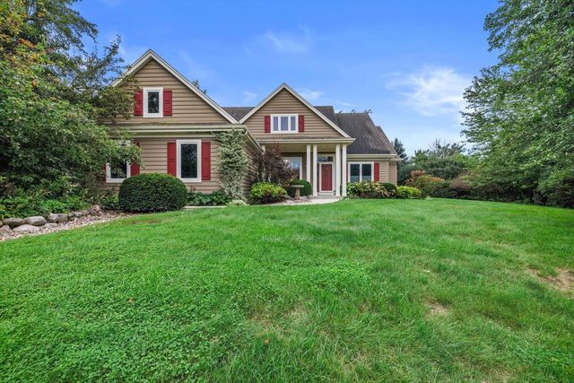 12629 Blue Stem TRAIL, Caledonia, WI 53108