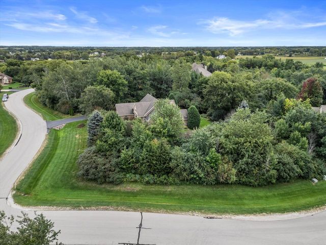 12629 Blue Stem TRAIL, Caledonia, WI 53108