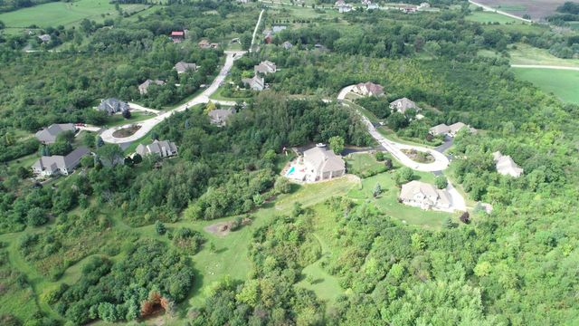 12629 Blue Stem TRAIL, Caledonia, WI 53108