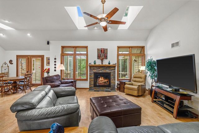 12629 Blue Stem TRAIL, Caledonia, WI 53108