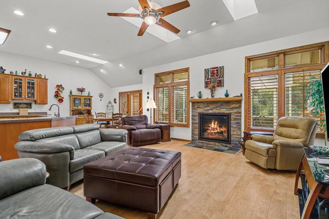 12629 Blue Stem TRAIL, Caledonia, WI 53108
