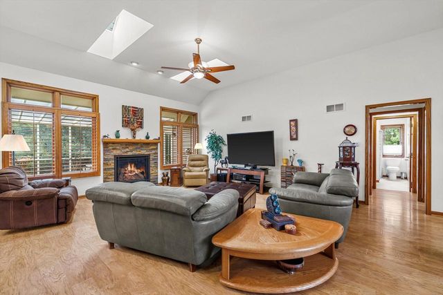 12629 Blue Stem TRAIL, Caledonia, WI 53108