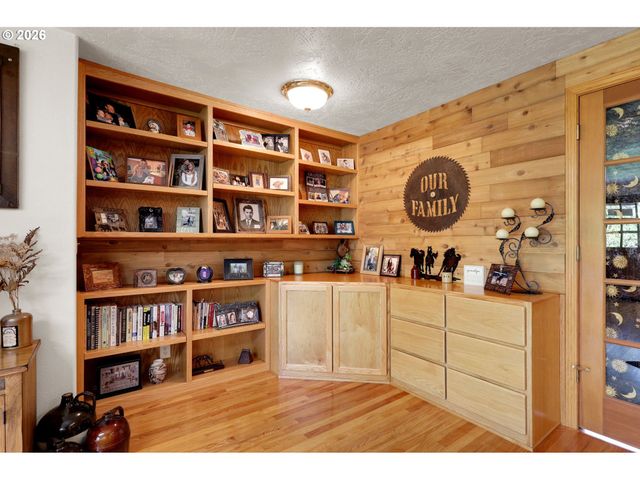 37410 HILLS CREEK Rd, Springfield, OR 97478