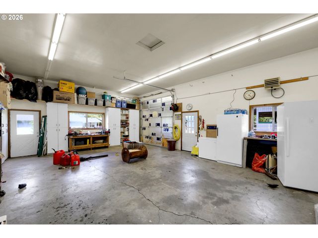 37410 HILLS CREEK Rd, Springfield, OR 97478