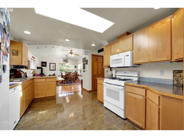 37410 HILLS CREEK Rd, Springfield, OR 97478