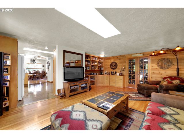 37410 HILLS CREEK Rd, Springfield, OR 97478