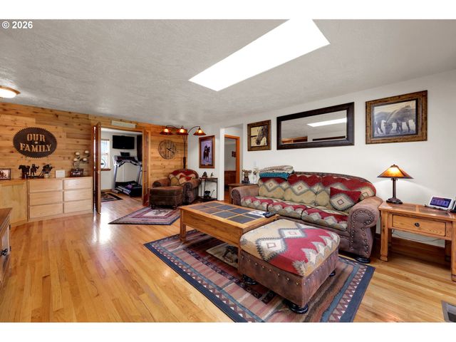 37410 HILLS CREEK Rd, Springfield, OR 97478