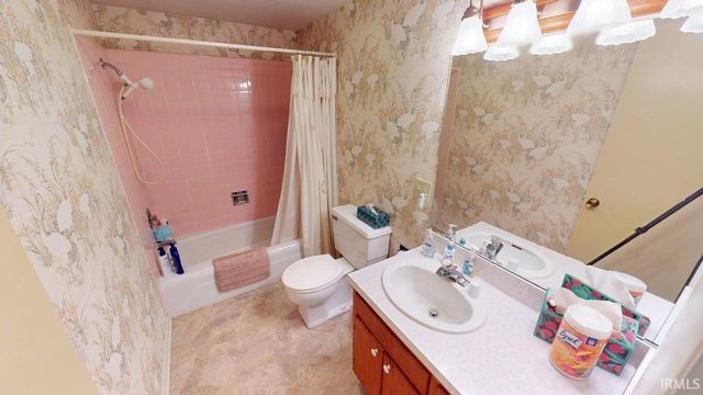 5384 E Quiet Water Ct Court, Monticello, IN 47960