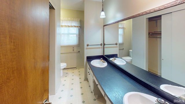 5384 E Quiet Water Ct Court, Monticello, IN 47960