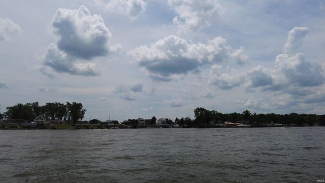 5384 E Quiet Water Ct Court, Monticello, IN 47960