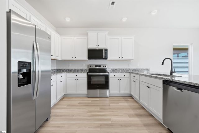 438 West Claywalk Road, Woodruff, SC 29388