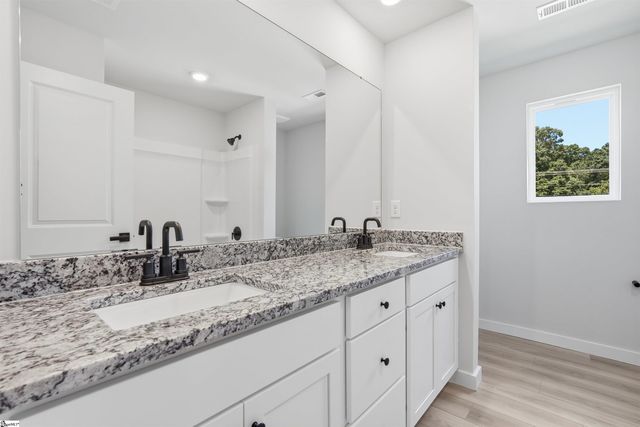438 West Claywalk Road, Woodruff, SC 29388