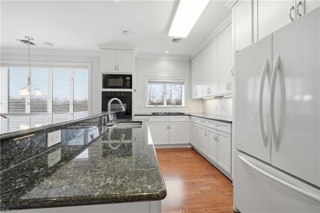 1104 Botetourt Gdns Apt A6, Norfolk, VA 23507