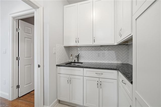 1104 Botetourt Gdns Apt A6, Norfolk, VA 23507