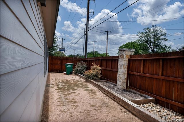 9527 Butterfly Bend, San Antonio, TX 78224