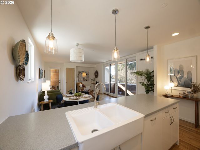 5340 Se LINCOLN St, Portland, OR 97215