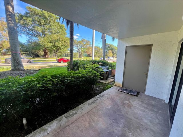 530 S Park Rd 15-11, Hollywood, FL 33021