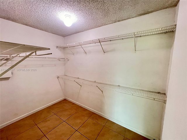 530 S Park Rd 15-11, Hollywood, FL 33021