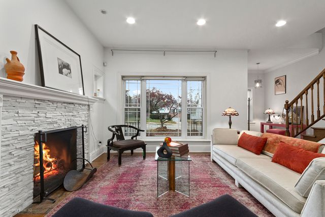 2047 Wilmette Avenue, Wilmette, IL 60091