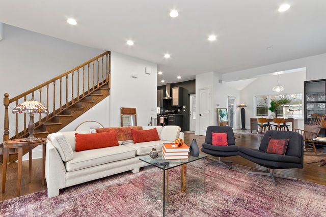 2047 Wilmette Avenue, Wilmette, IL 60091