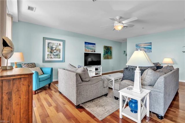 3738 Sandpiper Rd Apt 433B, Virginia Beach, VA 23456