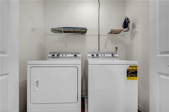 3738 Sandpiper Rd Apt 433B, Virginia Beach, VA 23456