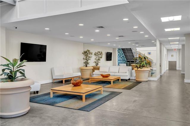 3738 Sandpiper Rd Apt 433B, Virginia Beach, VA 23456