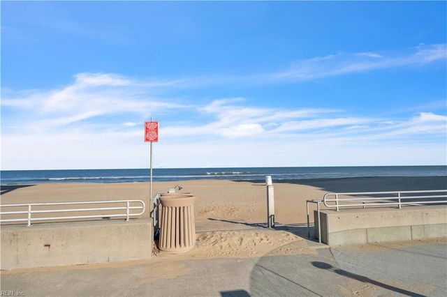 3738 Sandpiper Rd Apt 433B, Virginia Beach, VA 23456