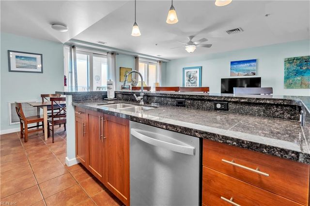 3738 Sandpiper Rd Apt 433B, Virginia Beach, VA 23456