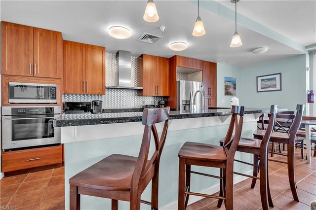 3738 Sandpiper Rd Apt 433B, Virginia Beach, VA 23456