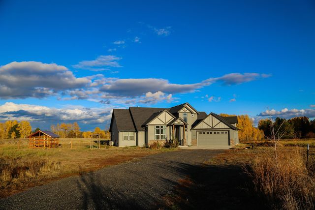 34012 N Fawn Ln, Deer Park, WA 99006