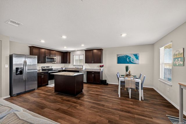 4037 Bermuda Ln, Seguin, TX 78155