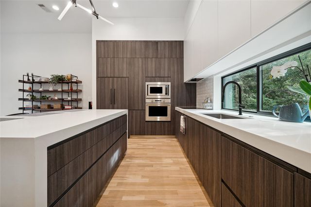 711 Memorial Heights Drive, Houston, TX 77007