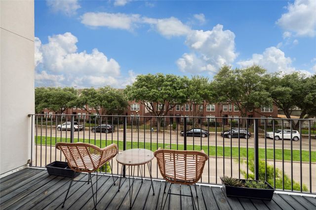 711 Memorial Heights Drive, Houston, TX 77007