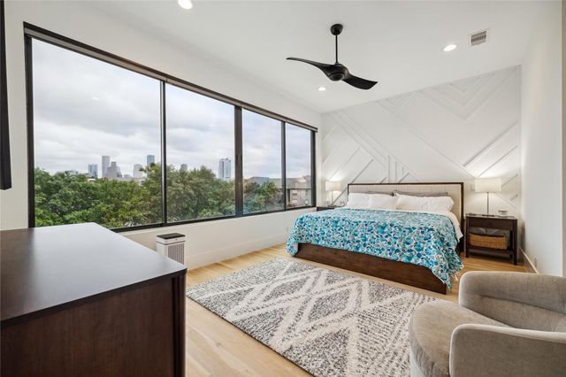 711 Memorial Heights Drive, Houston, TX 77007